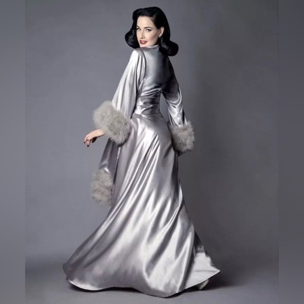 Boudoir By Catherine D’Lish Silver Satin Beverly Dressing Gown & Feather Trim 1X